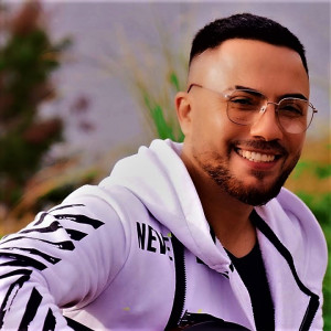 Dostlar Varsa, Ömür Heyatdır