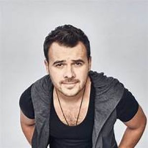 Dost O Hemin Qız Menim